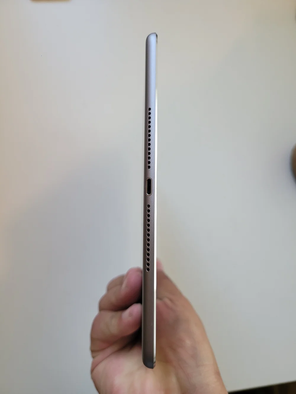 Apple iPad Air 2nd Gen Cellular Black Used **AJ**